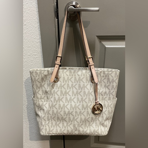 Michael Kors Jet Set Tote Bag - Picture 1 of 14